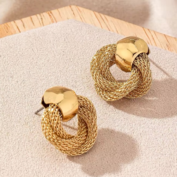 Cosette - Gold Twisted Weaving Dangle Earring. 2025 Trendy - Picture 5 of 8